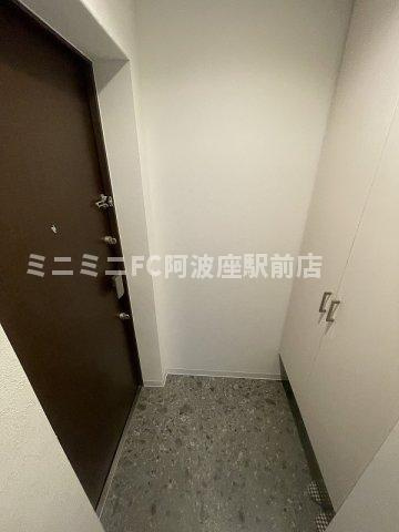 ワールドアイ京町堀の玄関