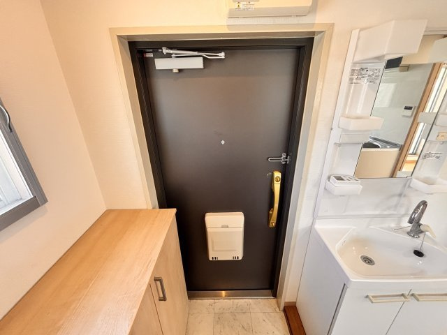 田中マンションの玄関
