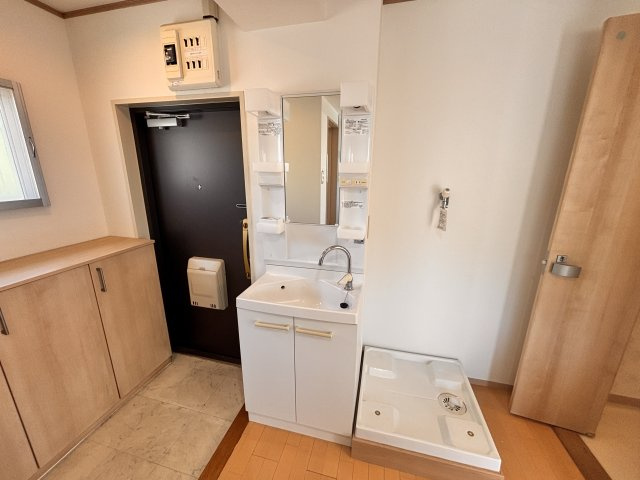 田中マンションの独立洗面台