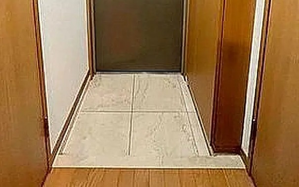 菱和パレス小石川後楽園の玄関