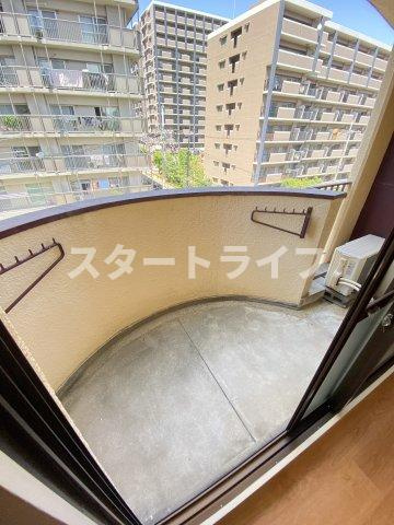 大阪市淀川区東三国２丁目の賃貸マンションのバルコニー