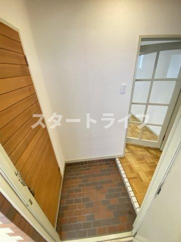 大阪市淀川区東三国２丁目の賃貸マンションの玄関