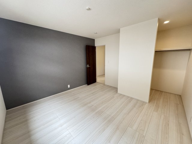 うるま市前原（全10棟）5号棟の洋室|5号棟　洋室7.5帖＋WIC付き♪