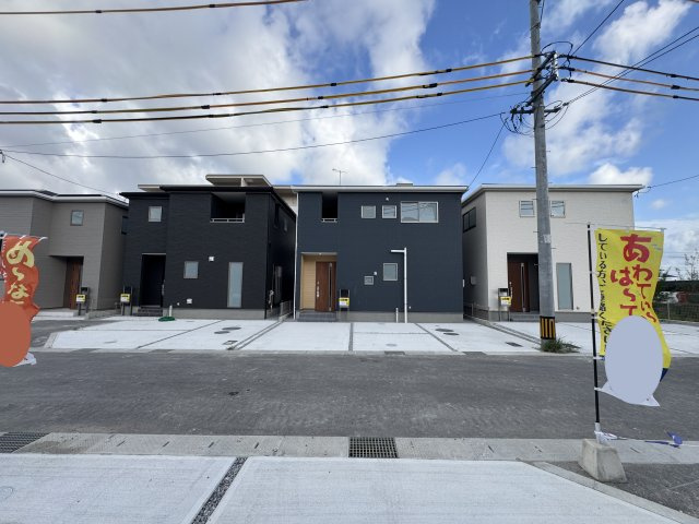 うるま市前原（全10棟）5号棟の外観|5号棟　並列駐車3台可♪
