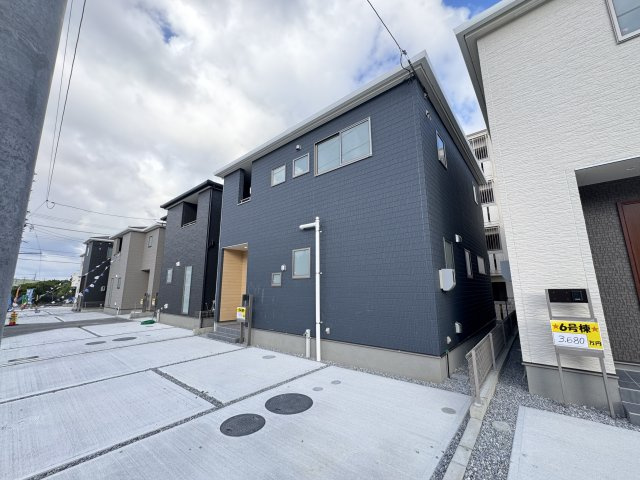 うるま市前原（全10棟）5号棟の外観|5号棟　並列駐車3台可♪