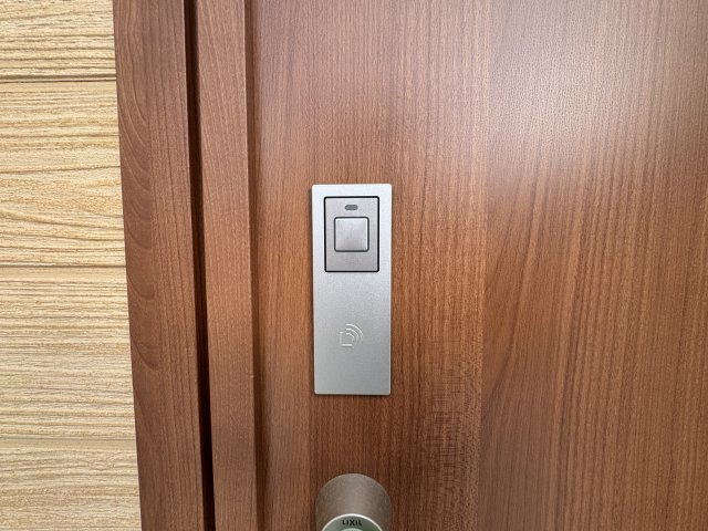 うるま市前原（全10棟）5号棟の玄関|5号棟　スマートキー付き♪