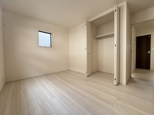 うるま市前原（全10棟）5号棟の洋室|5号棟　洋室6.5帖＋CL付き♪