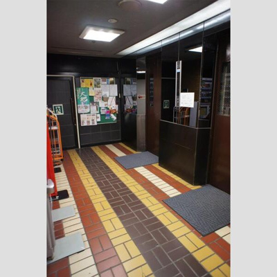 【エントランス】 | 大通駅から徒歩３分の立地～店舗事務所