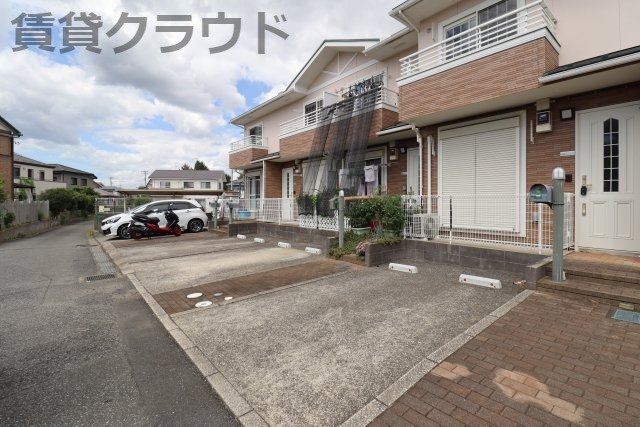 ブライトの駐車場|駐車場があるので、車を買う予定の方も安心です