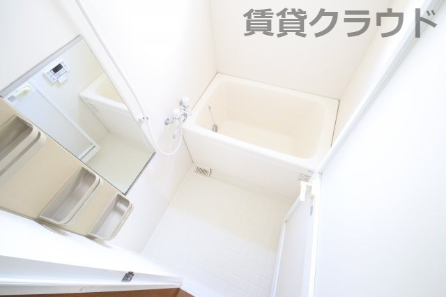 ブライトの浴室|窓もある明るいお風呂は気持ちがいいですね！
