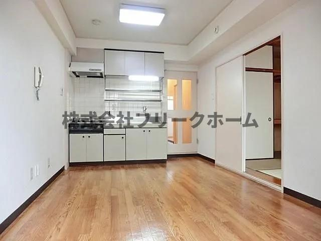 武蔵野市吉祥寺本町４丁目の賃貸マンションの居間・リビング