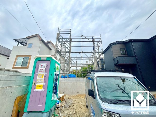 西宮市五月ケ丘　2期　3号棟の外観|全居室に枕棚・ハンガーパイプ付きの整理整頓がしやすいクローゼットがございますので、お部屋の広さを最大限に活用できます。