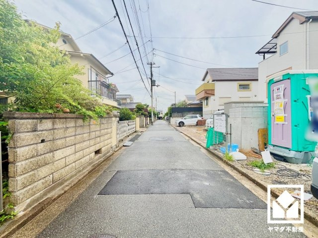 西宮市五月ケ丘　2期　3号棟の外観|阪急甲陽線「甲陽園」駅まで徒歩14分の立地。毎日の通勤・通学だけでなく、休日のお出かけまで利便性に優れています。夙川駅行きの列車が発車する始発駅のため座席に座りやすく、快適な移動が可能です。
