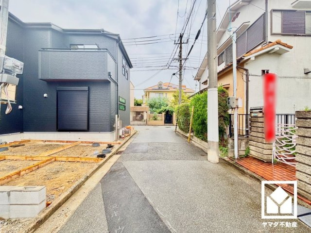 西宮市五月ケ丘　2期　3号棟の外観|「コープ甲陽園」まで徒歩7分、「ドラッグセガミ大社店」まで徒歩7分、「セブンイレブン西宮上ケ原十番町店」まで徒歩12分など、お買い物施設が徒歩圏内に複数あり便利な住環境です。