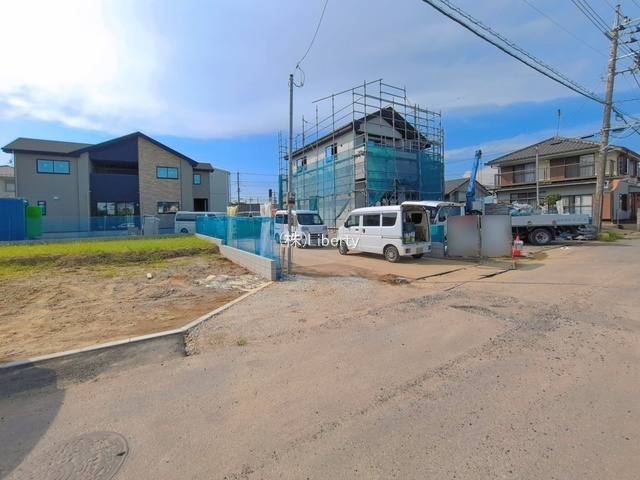 取手市宮和田15期　新築戸建　1号棟の前面道路含む現地写真