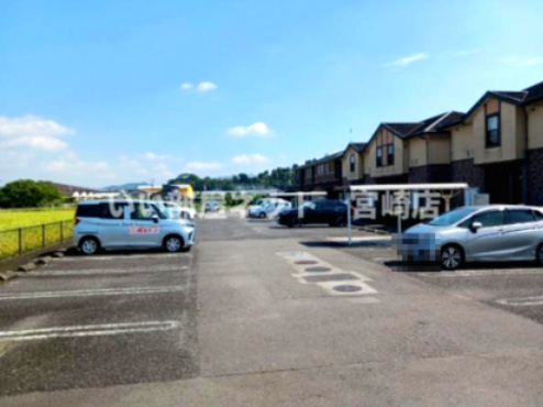【駐車場】