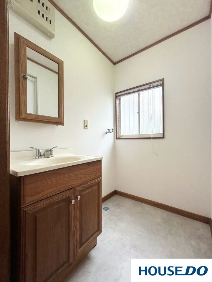 中古戸建　足利市葉鹿町の独立洗面台|独立洗面台、朝の身支度には欠かせません