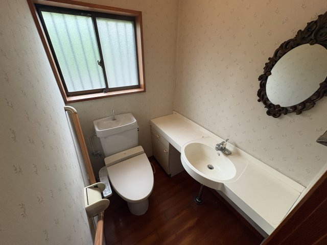 東松山市大字松山中古戸建のトイレ