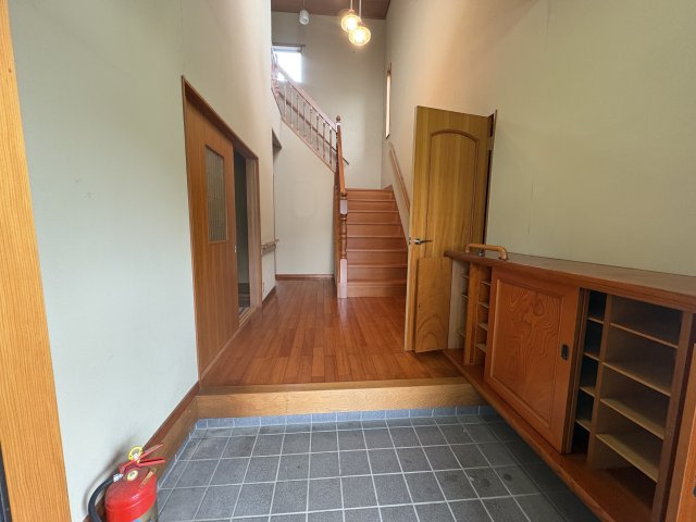 東松山市大字松山中古戸建の玄関