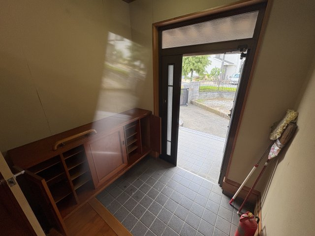 東松山市大字松山中古戸建の玄関
