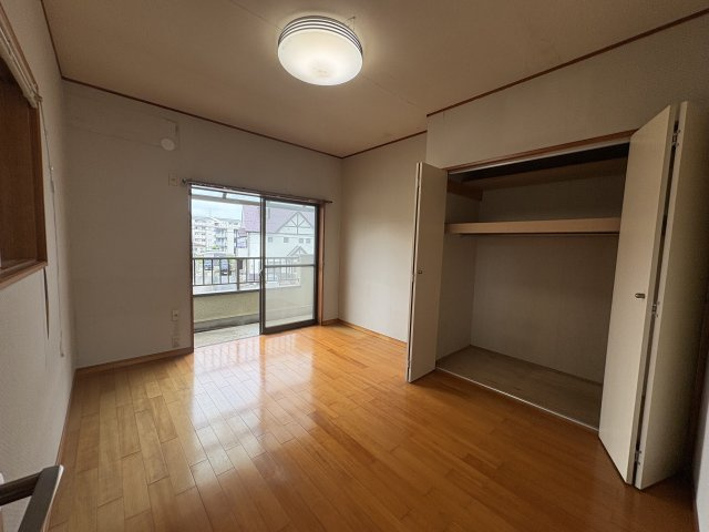 東松山市大字松山中古戸建の洋室|２階