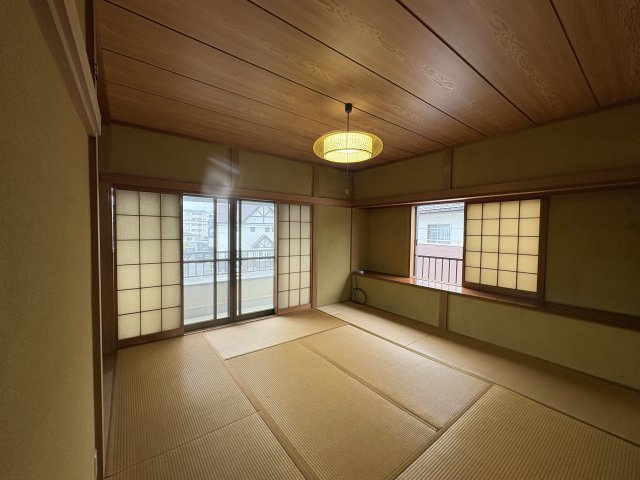 東松山市大字松山中古戸建の和室|２階