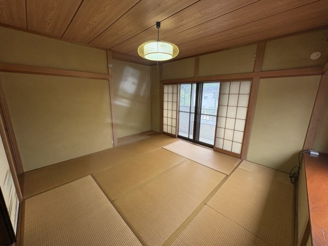 東松山市大字松山中古戸建の和室|２階
