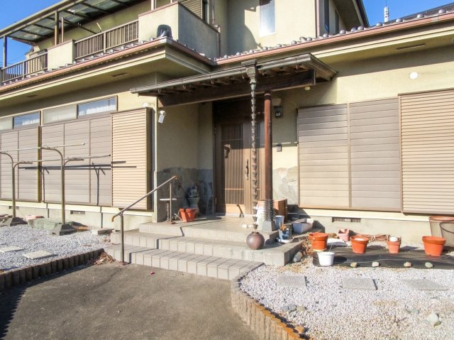 東松山市大字松山中古戸建の玄関