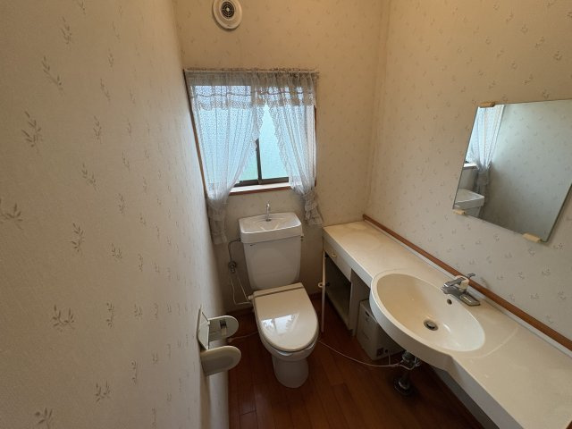 東松山市大字松山中古戸建のトイレ|２階