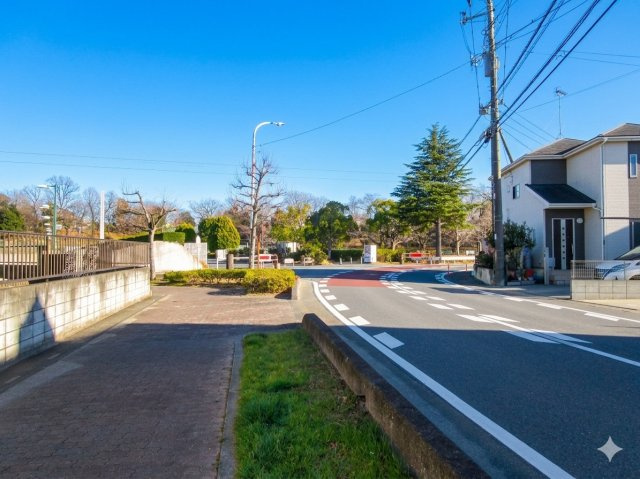 東松山市大字松山中古戸建の前面道路含む現地写真