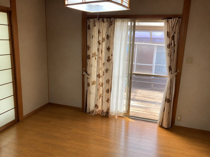 各務原市鵜沼羽場町７丁目の居間・リビング|AIにより物を消した写真