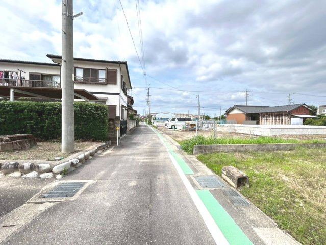 リーブルガーデン　一宮市浅井町尾関第2　全4区画分譲の前面道路含む現地写真|「現地（2026年7月7日）撮影」　
■前面道路　
■ヤマダ不動産　株式会社リライフ