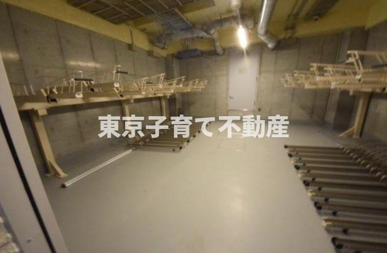 ザ・パークハビオ文京江戸川橋の駐車場