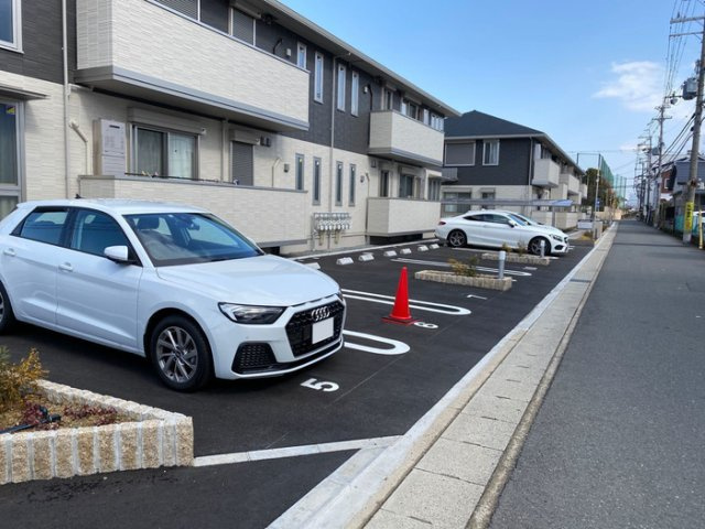 シェモアA棟の駐車場