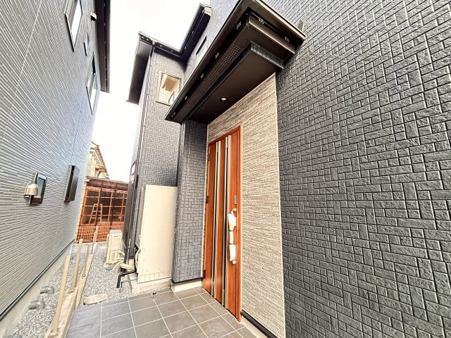 【ブルーミングガーデン】　宇都宮市江曽島町　全6邸のエントランス|〇2号棟　玄関ポーチ〇
※2026年9月撮影