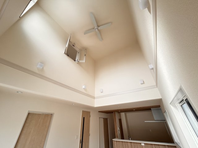【ブルーミングガーデン】　宇都宮市江曽島町　全6邸の居間・リビング|〇2号棟　LDK18帖〇
※2026年9月撮影
