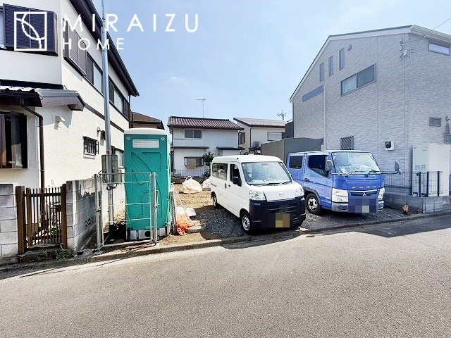 【外観】 | 青く澄み渡った綺麗な空と、陽の光をたっぷりと受ける、そんな新築住宅で新生活をスタートしてみませんか？見学・ご相談等、ミライズホーム(株)までお気軽にご連絡下さい♪