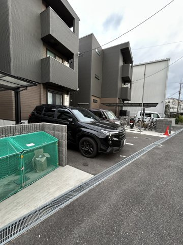 REGALEST武庫川3の駐車場