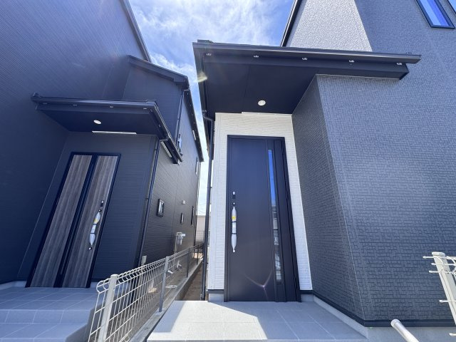 柏市逆井藤ノ台新築戸建【藤心小学校：7分】のエントランス|エントランス・玄関ポーチ