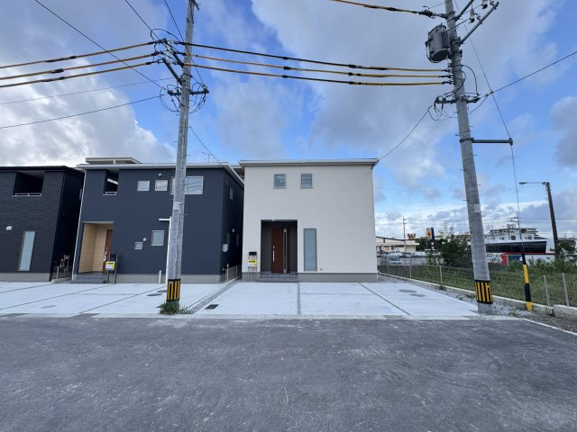 うるま市前原（全10棟）6号棟の外観|6号棟　並列駐車2台可♪