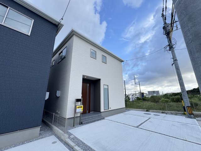 うるま市前原（全10棟）6号棟の外観|6号棟　並列駐車2台可♪