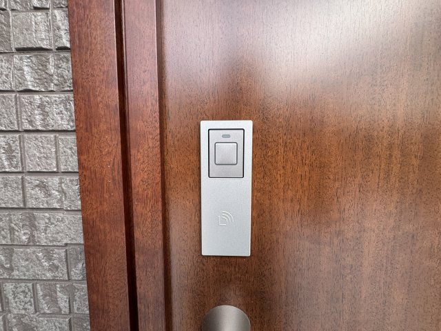 うるま市前原（全10棟）6号棟の玄関|6号棟　スマートキー付き♪