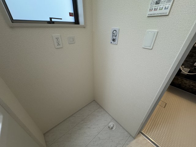 うるま市前原（全10棟）6号棟のランドリースペース|6号棟　洗濯機置き場♪