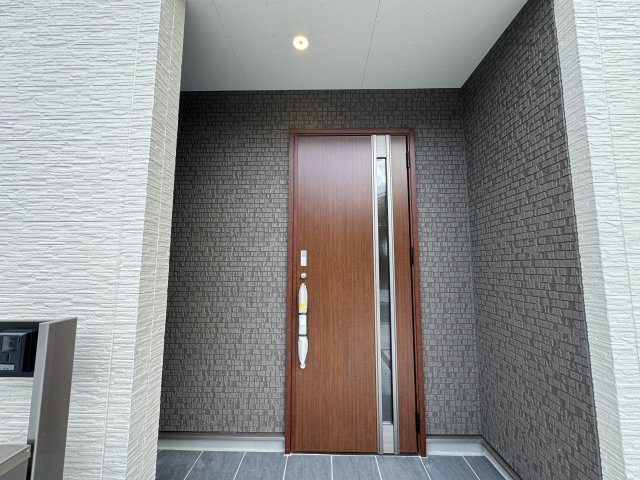 うるま市前原（全10棟）6号棟の玄関|6号棟　スマートキー付き♪