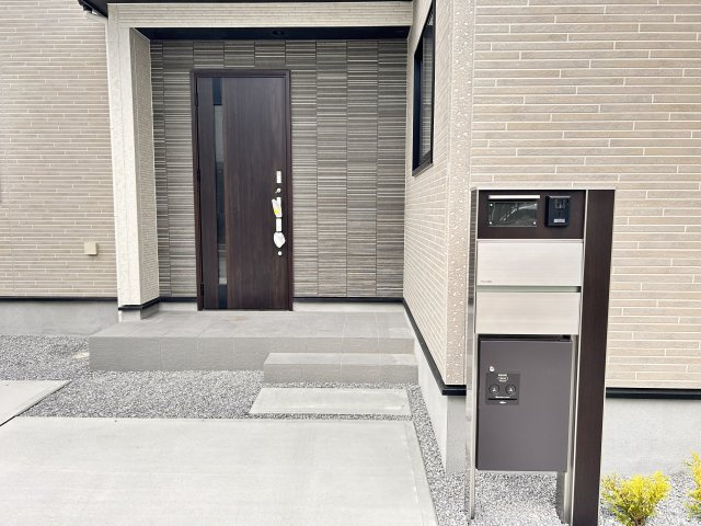 【ブルーミングガーデン】　宇都宮市江曽島町　全6邸の前面道路含む現地写真|〇分譲地〇
長期優良住宅は住宅ローン減税、固定資産税などの税制優遇を受けられます。さらに、安全と品質を追求した制震ダンバーやZEH（ゼッチ）水準の断熱・省エネ、こだわりの設備が安心、快適をご提供♪
