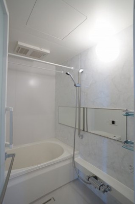 【浴室】 | Casaカトレア | 乾燥機能と追い焚き機能給湯のある浴室です
