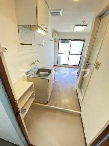 大阪市淀川区西三国１丁目の賃貸マンションの玄関