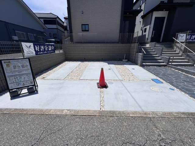 柏市逆井藤ノ台新築戸建【藤心小学校：7分】の駐車場|2号棟駐車スペース・並列2台駐車可
