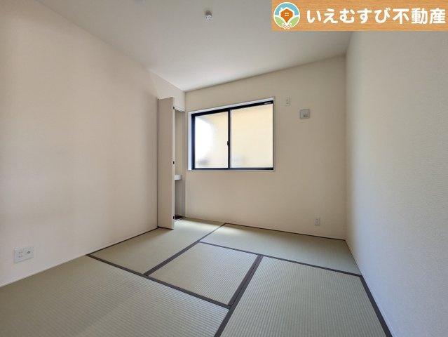 Livele Garden.S　吉見町東野第2の和室|すぐ横になれる和室は、みんながほっと一息つける空間
ちょっとした休憩や来客時、お子様のお世話にも大活躍しそうですね♪