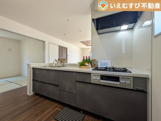 Livele Garden.S　吉見町東野第2のキッチン|機能性収納性に溢れるキッチン
収納もたっぷり付いていてすっきり片付く！毎日楽しくお料理が出来そうです！